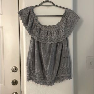 American Eagles Outfitters Embroidered Eyelet Off/On Shoulder Blouse Size Medium
